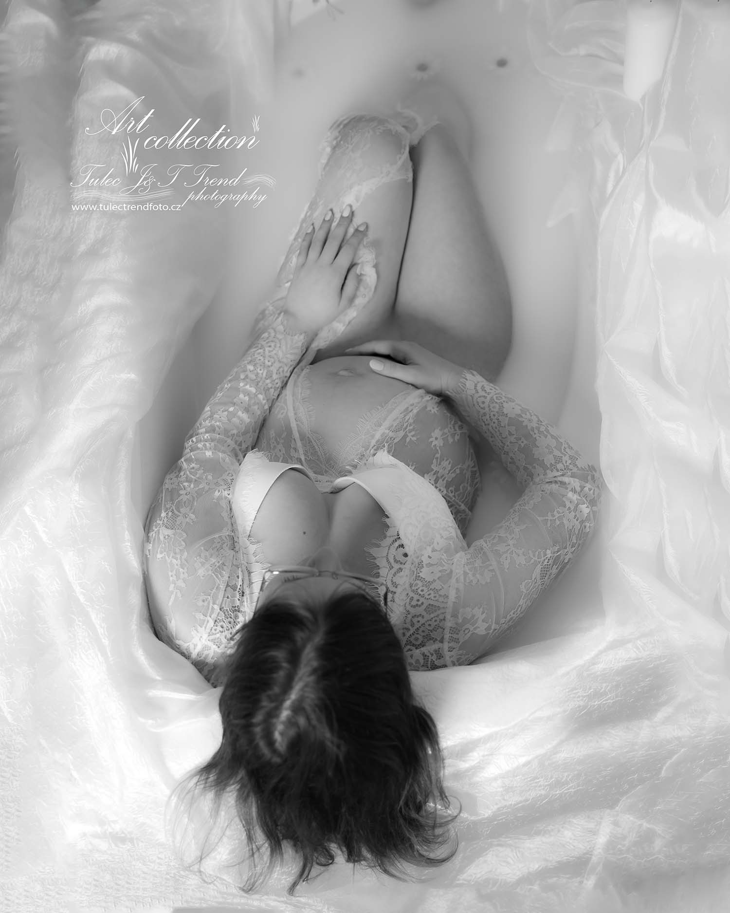 Těhotenské focení v ateliéru — pro nastávající maminky z Brna a Jihomoravského kraje