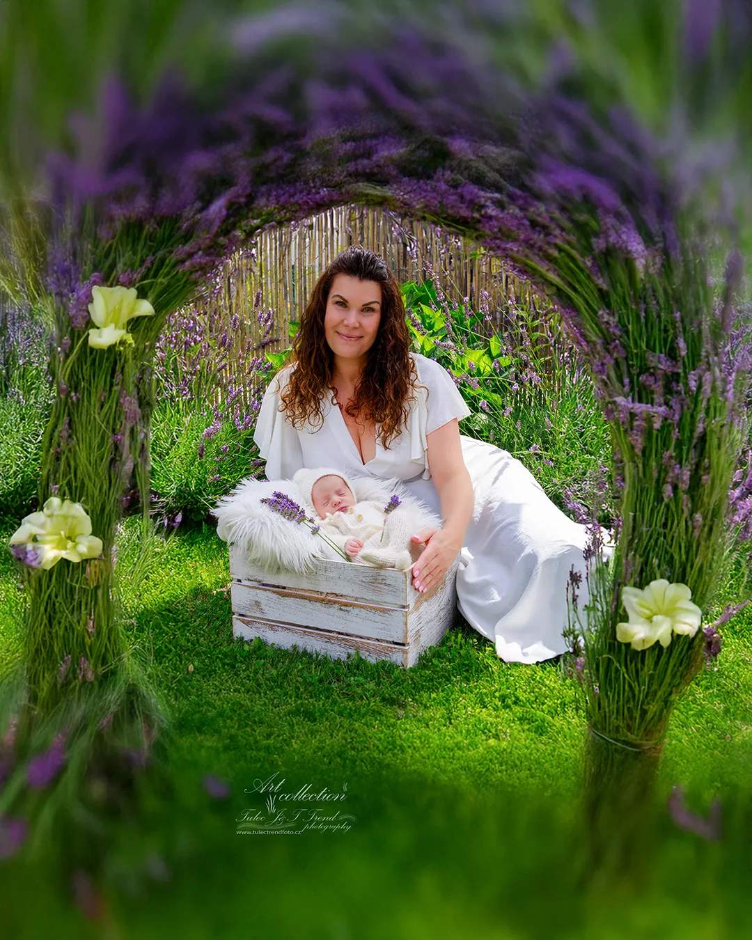 Newborn focení novorozence — specializovaný ateliér Tulec Trend Foto