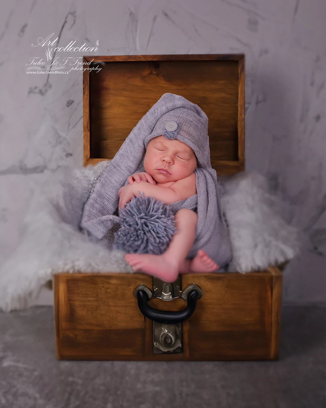 Newborn focení novorozence — specializovaný ateliér pro rodiny ze Zlína