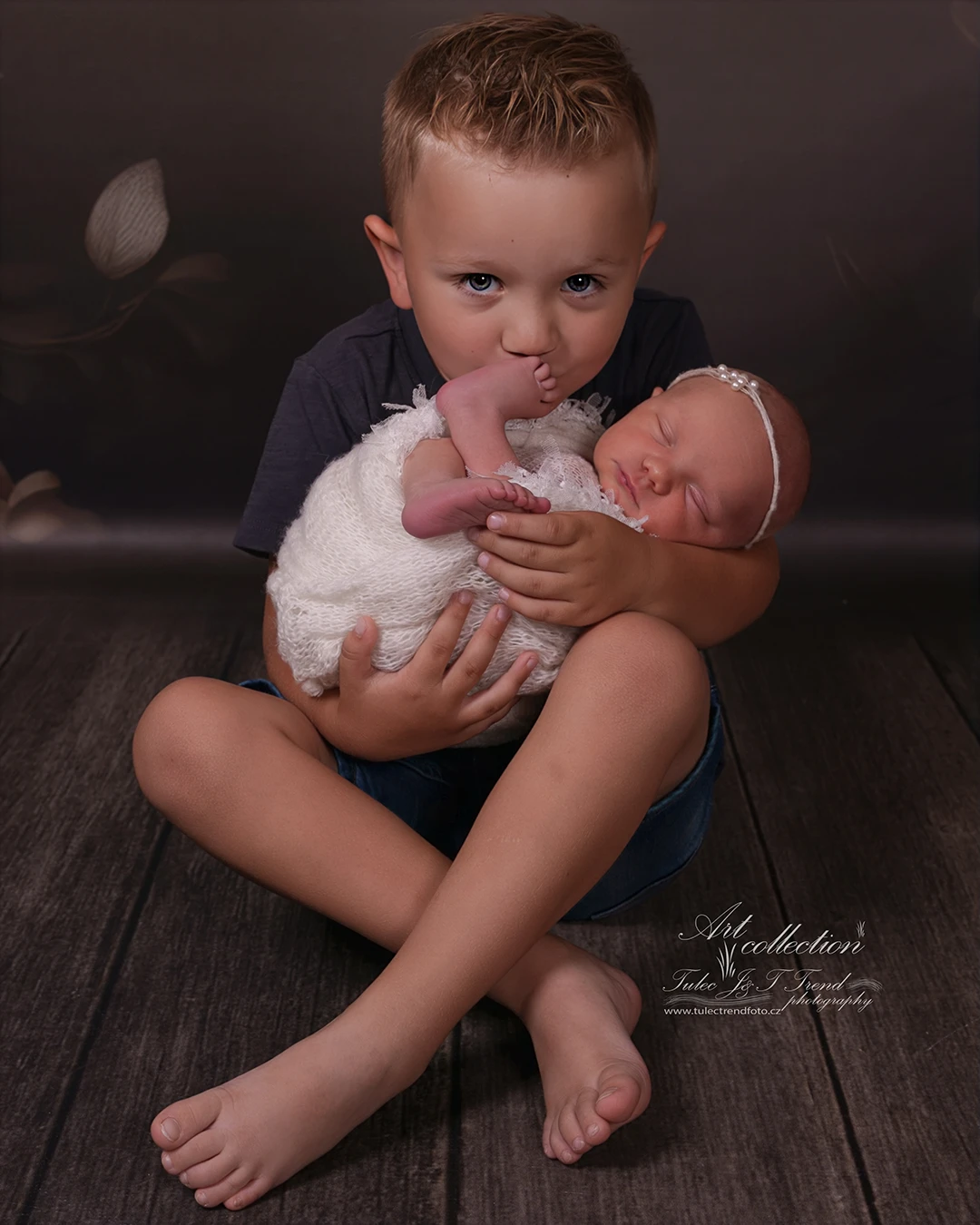 Newborn focení novorozence — specializovaný ateliér Tulec Trend Foto