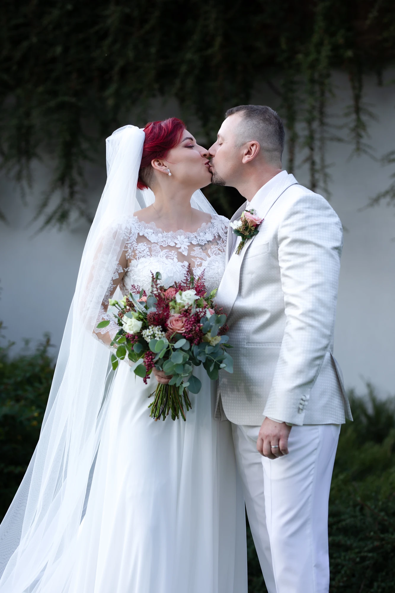 Výměna prstýnků — svatba Lucie a Ivo, statek Samsara