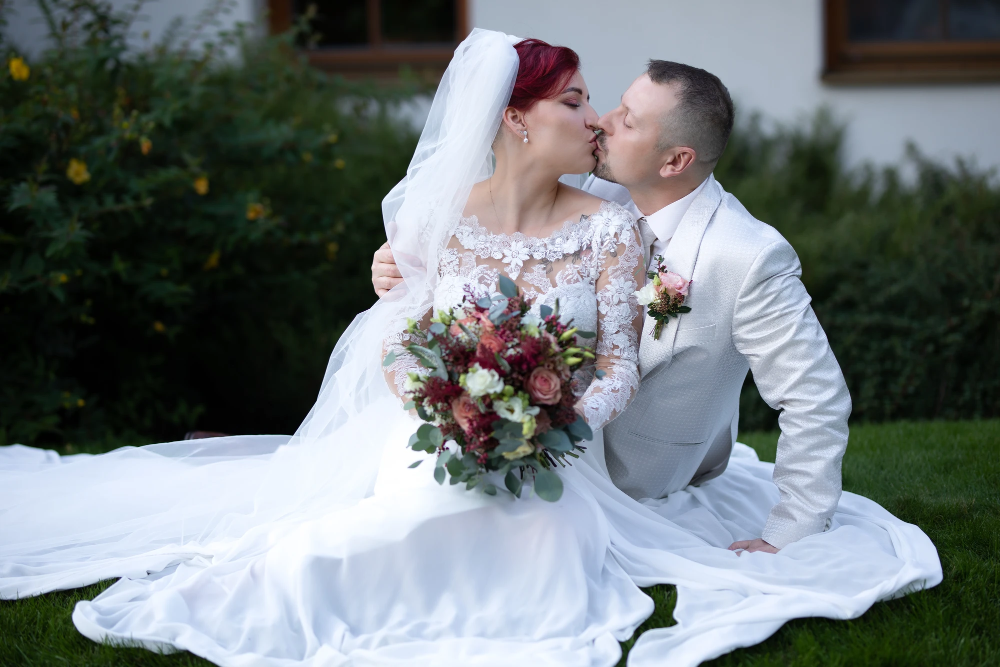 První novomanželský polibek — Lucie a Ivo, statek Samsara