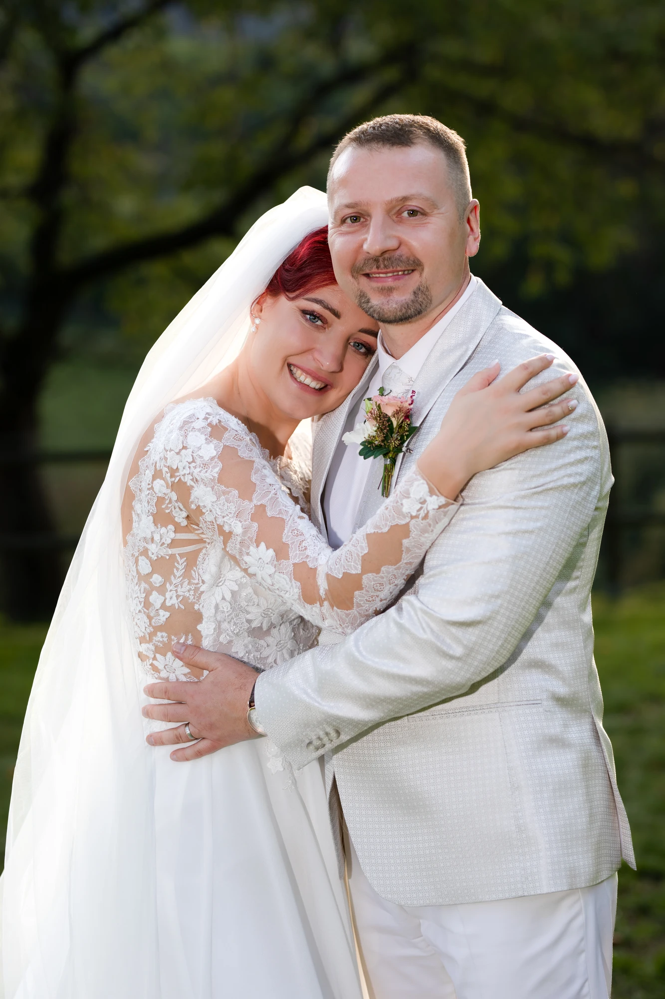 Spontánní moment novomanželů — statek Samsara, září 2022