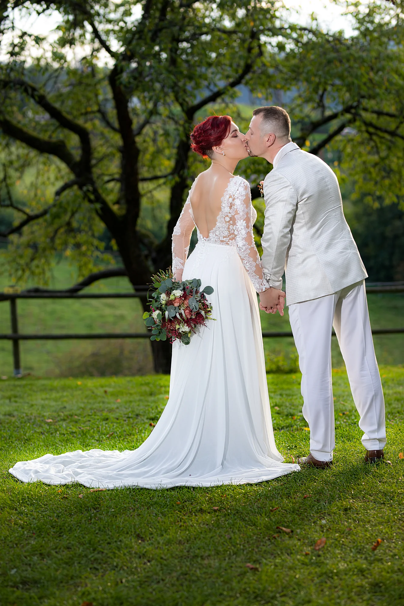 Romantický záběr novomanželů — Lucie a Ivo, Samsara 2022