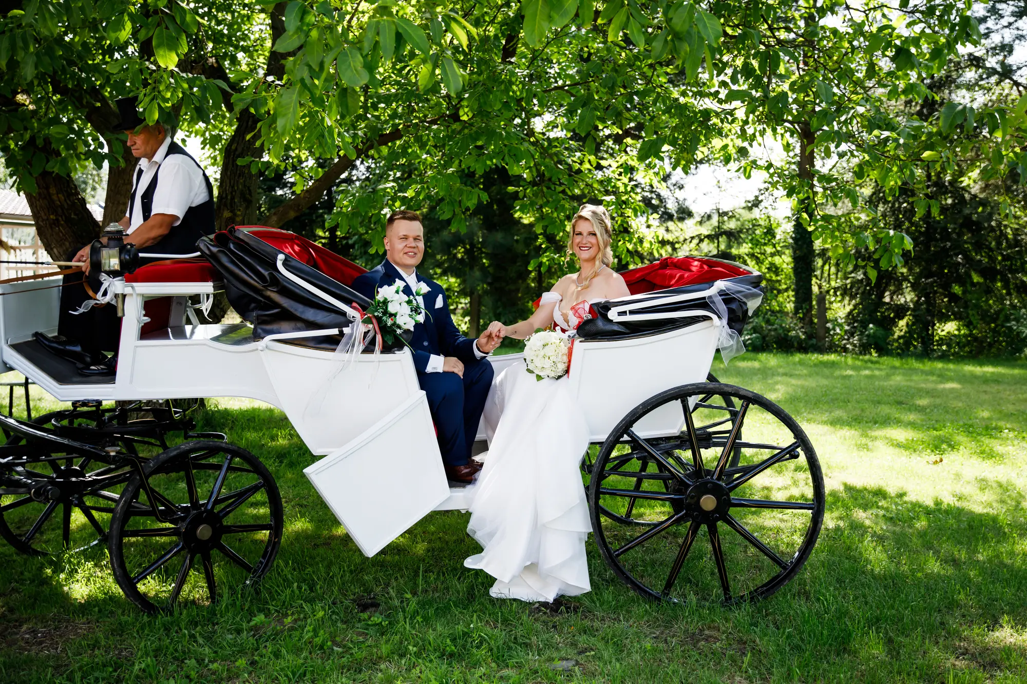 Novomanželé u řeky Bečvy — svatební focení, Hranice 2024