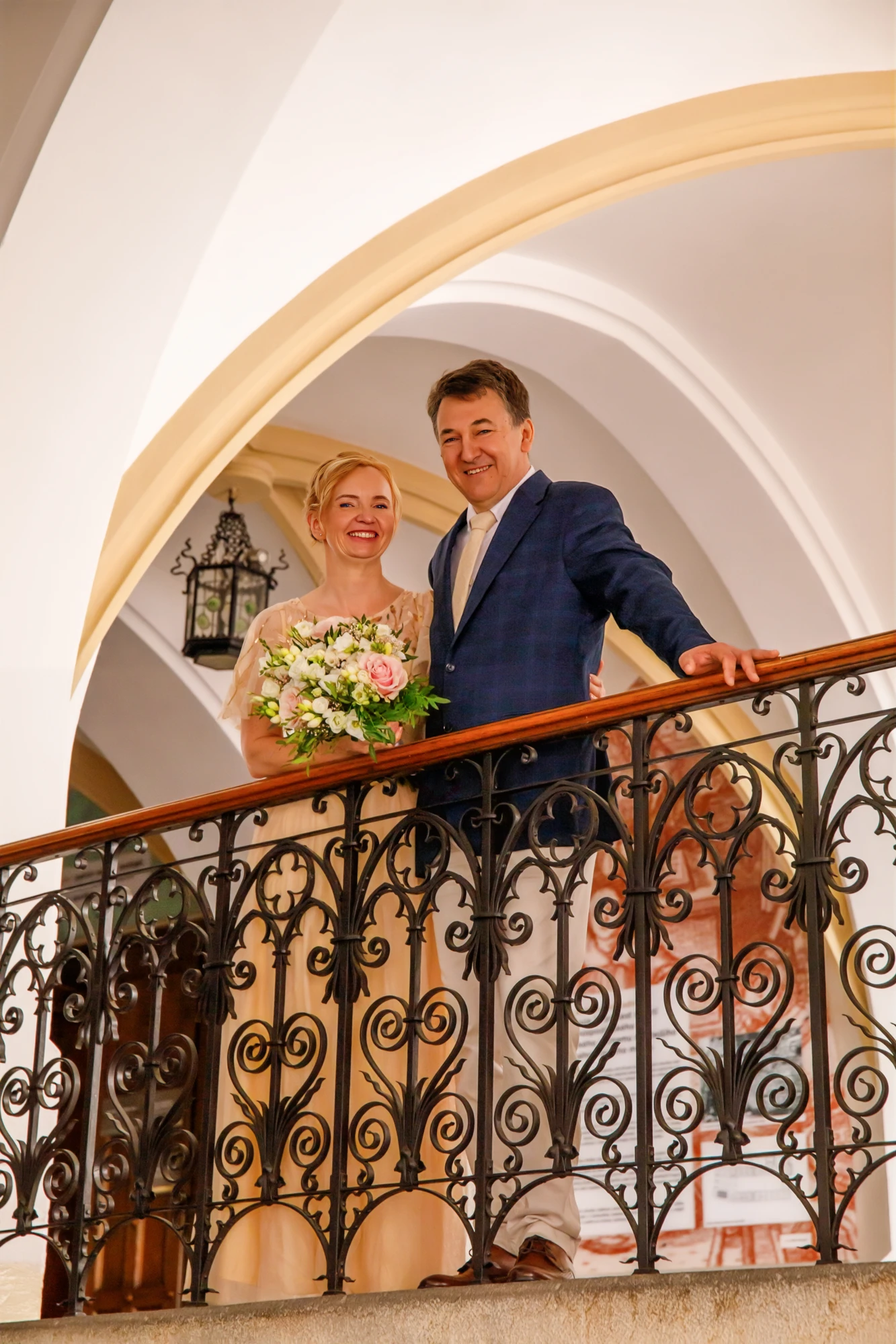 Novomanželé po obřadu — Přerov, zlatá hodina, Tulec Trend Foto