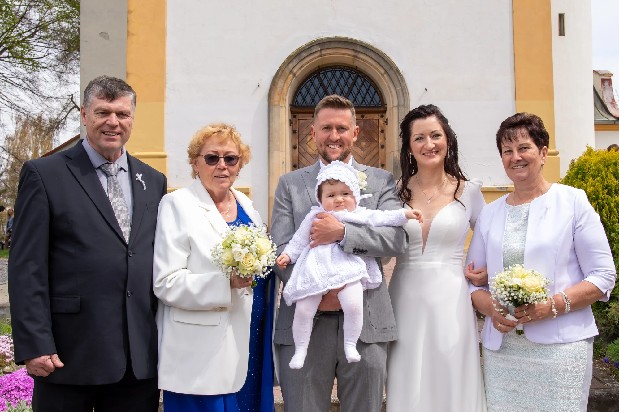 Spontánní moment novomanželů — svatební focení 2023