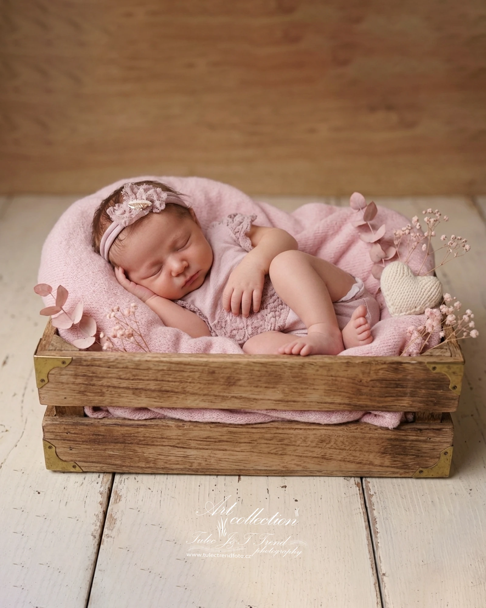 Focení narozené holčičky v newborn ateliéru v Olomouci